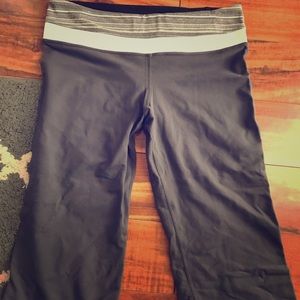 Lululemon crop pants like new!
